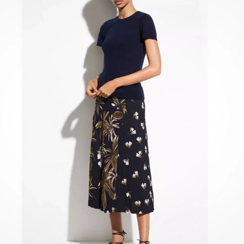 Vince Mixed Tropical Print Midi Wrap Skirt in Navy & Lilac Size 0/XS
